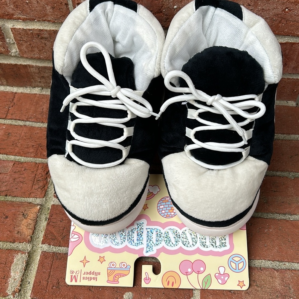 Moodpop Black/Cream Plush Cushioned Platform Sneaker Ladies Novelty Slippers